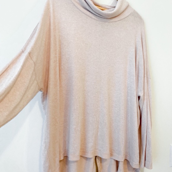 Light Pink Turtleneck Sweater with Zipper back - Picture 2 of 4